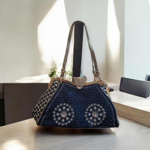 Luxerious Rhinestone purse - Picture 7 of 9